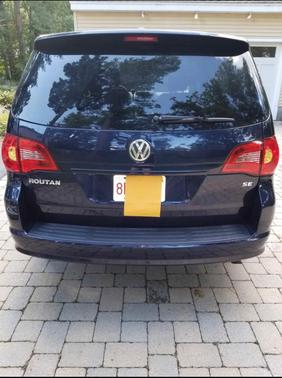 Blue 2014 Volkswagen Routan SE