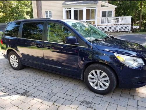 Blue 2014 Volkswagen Routan SE