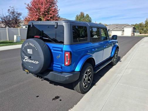 Blue 2024 Ford Bronco Outer Banks