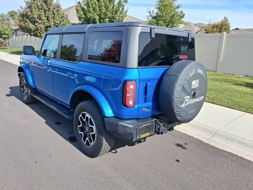 Blue 2024 Ford Bronco Outer Banks