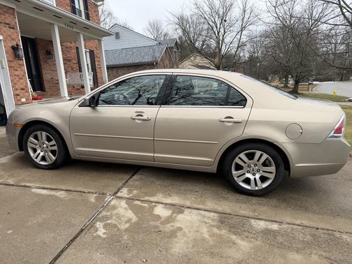 Gold 2008 Ford Fusion SEL