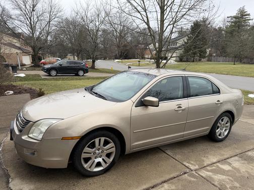 Gold 2008 Ford Fusion SEL
