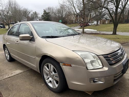 Gold 2008 Ford Fusion SEL
