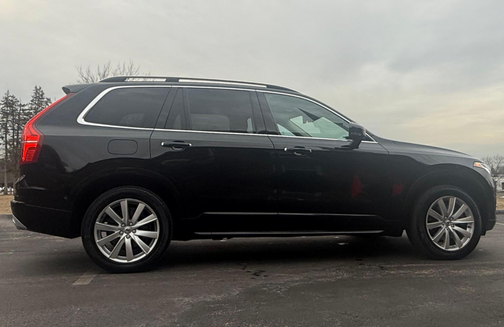 2016 Volvo XC90 T6 Momentum