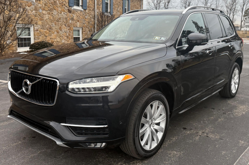 2016 Volvo XC90 T6 Momentum