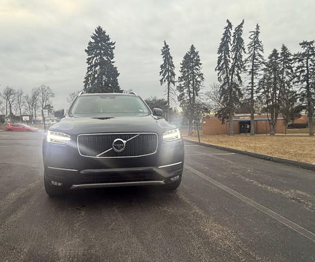 2016 Volvo XC90 T6 Momentum