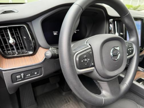 2022 Volvo XC60 Recharge Plug-In Hybrid T8 Inscription Expression