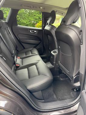 2022 Volvo XC60 Recharge Plug-In Hybrid T8 Inscription Expression