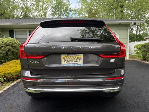 2022 Volvo XC60 Recharge Plug-In Hybrid T8 Inscription Expression