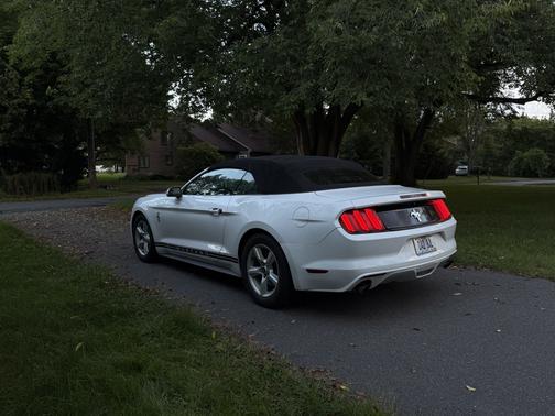White 2015 Ford Mustang V6