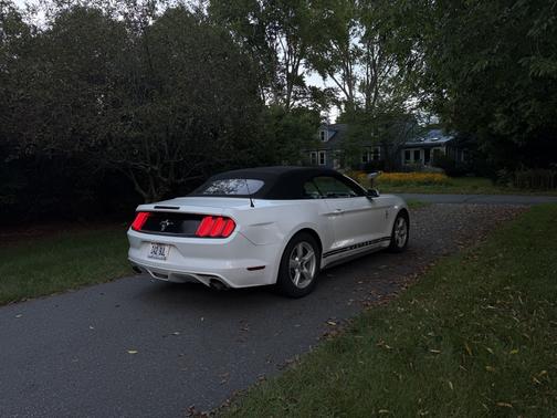 White 2015 Ford Mustang V6