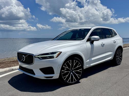 2018 Volvo XC60 Recharge Plug-In Hybrid T8 R-Design