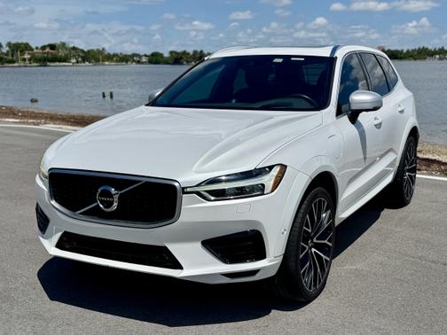 2018 Volvo XC60 Recharge Plug-In Hybrid T8 R-Design