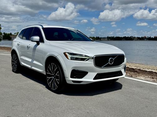 2018 Volvo XC60 Recharge Plug-In Hybrid T8 R-Design