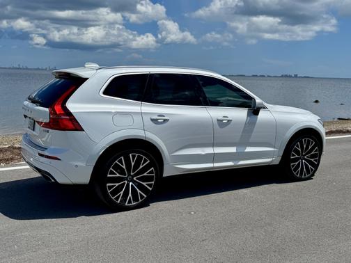 2018 Volvo XC60 Recharge Plug-In Hybrid T8 R-Design