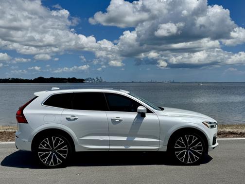 2018 Volvo XC60 Recharge Plug-In Hybrid T8 R-Design