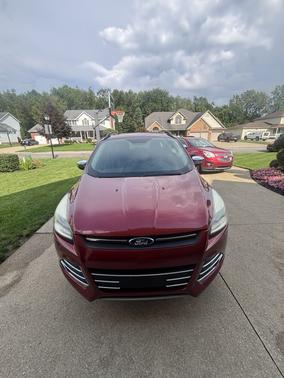 Red 2016 Ford Escape SE
