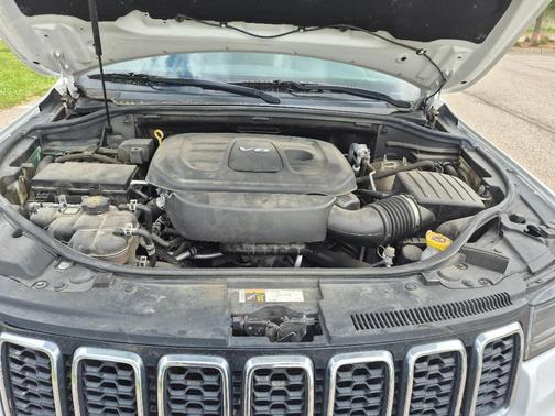 White 2017 Jeep Grand Cherokee Limited