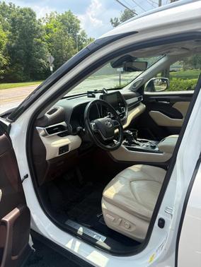 White 2020 Toyota Highlander Limited