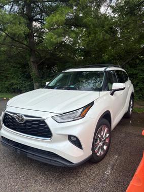 White 2020 Toyota Highlander Limited