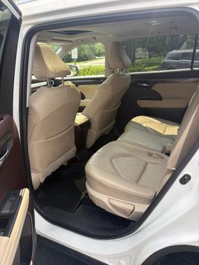White 2020 Toyota Highlander Limited