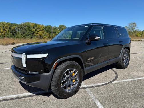 Black 2023 Rivian R1S Adventure Quad-Motor Large Package