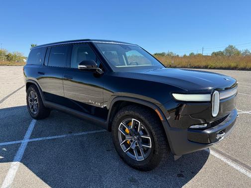 Black 2023 Rivian R1S Adventure Quad-Motor Large Package
