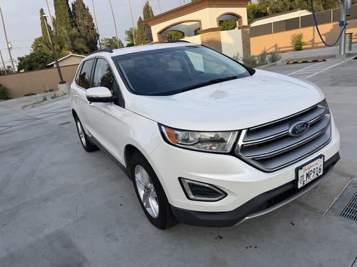 White 2015 Ford Edge SEL