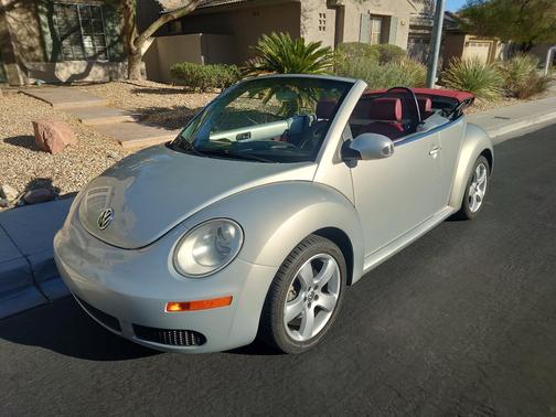 Silver 2009 Volkswagen New Beetle L