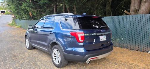 Blue 2017 Ford Explorer XLT