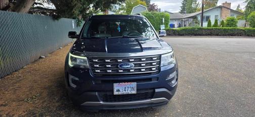 Blue 2017 Ford Explorer XLT