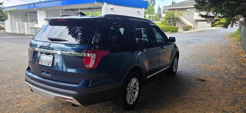 Blue 2017 Ford Explorer XLT