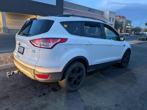 White 2014 Ford Escape SE
