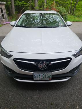 2018 Buick Regal TourX Essence