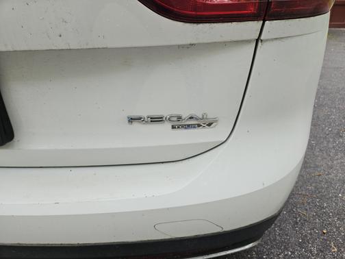 2018 Buick Regal TourX Essence