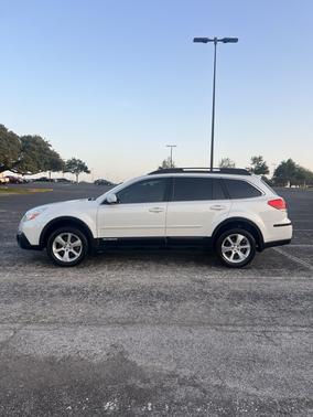 White 2014 Subaru Outback 3.6R Limited
