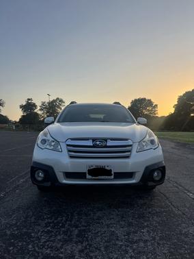 White 2014 Subaru Outback 3.6R Limited