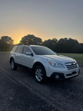White 2014 Subaru Outback 3.6R Limited