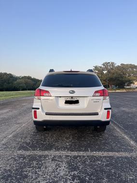 White 2014 Subaru Outback 3.6R Limited