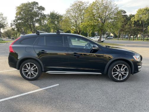 2016 Volvo V60 Cross Country T5