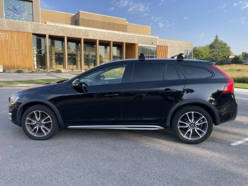 2016 Volvo V60 Cross Country T5