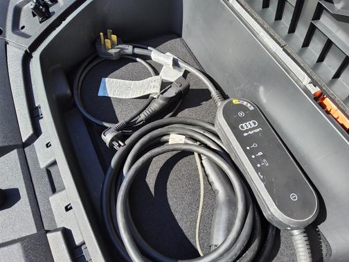 2019 Audi e-tron Prestige