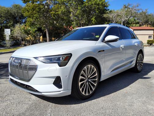 2019 Audi e-tron Prestige