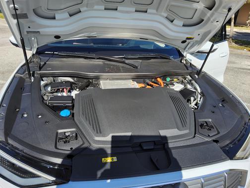 2019 Audi e-tron Prestige