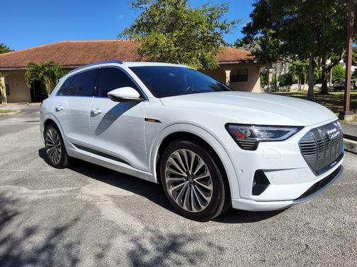 2019 Audi e-tron Prestige