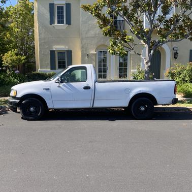 White 2000 Ford F-150 XL