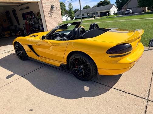 Yellow 2005 Dodge Viper SRT-10