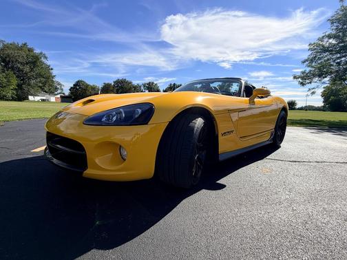 Yellow 2005 Dodge Viper SRT-10