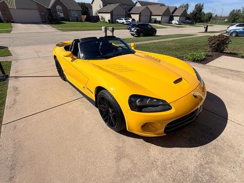Yellow 2005 Dodge Viper SRT-10