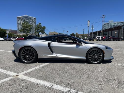 2022 McLaren GT Base